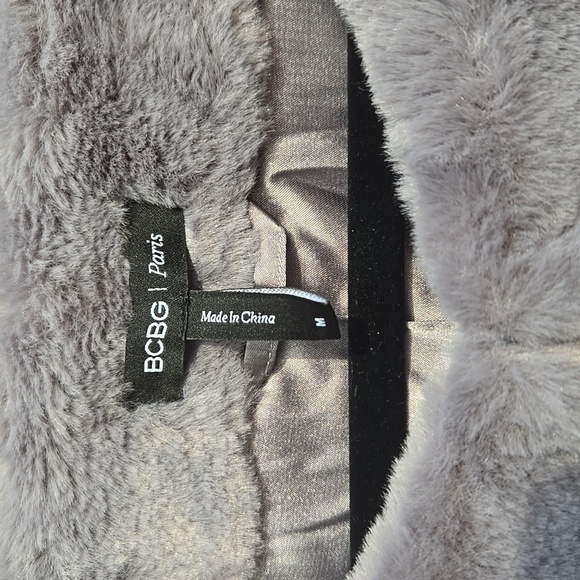 BCBG Paris size medium grey faux furs shrug - Picture 2 of 3